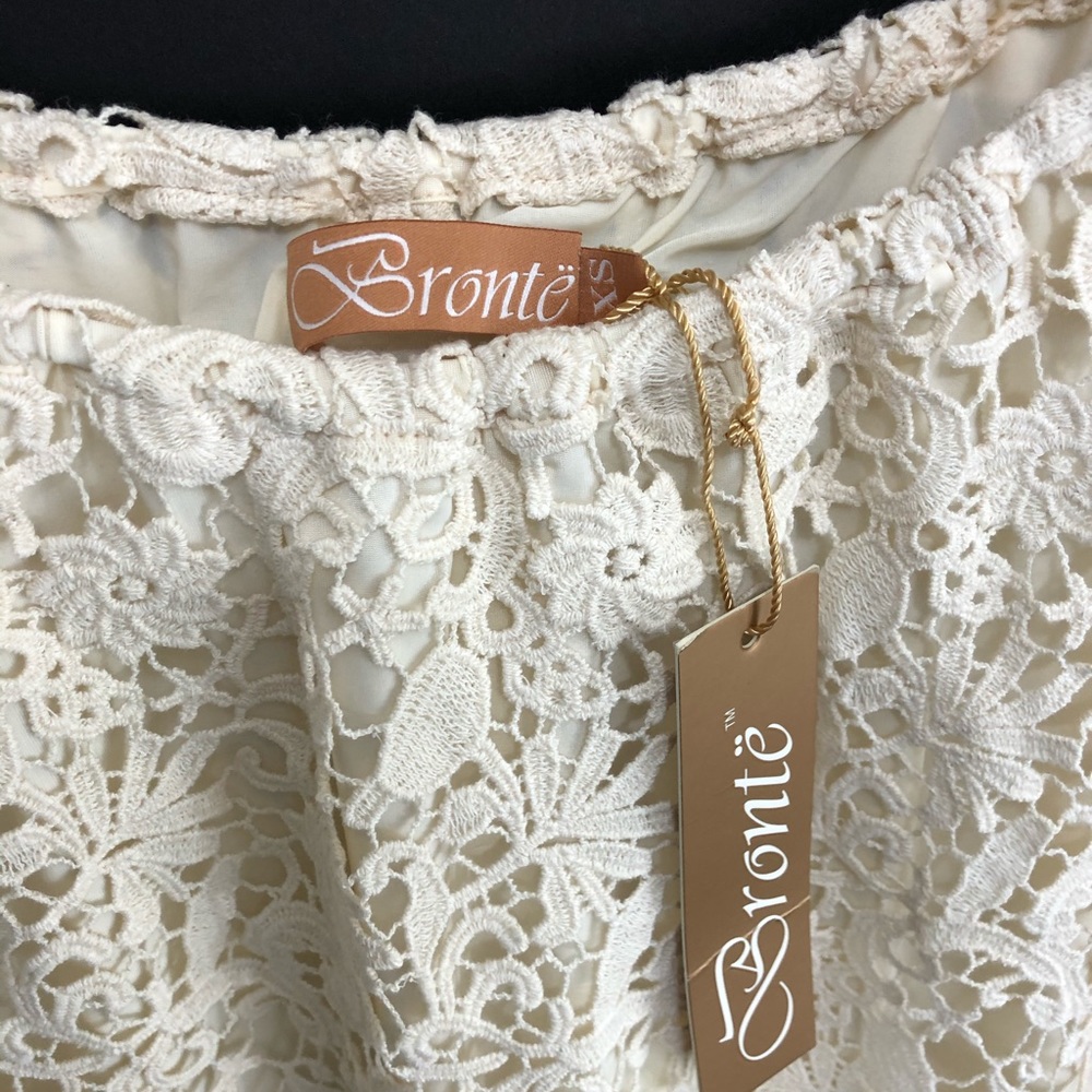 Embroidered lace blouse Lace in cream